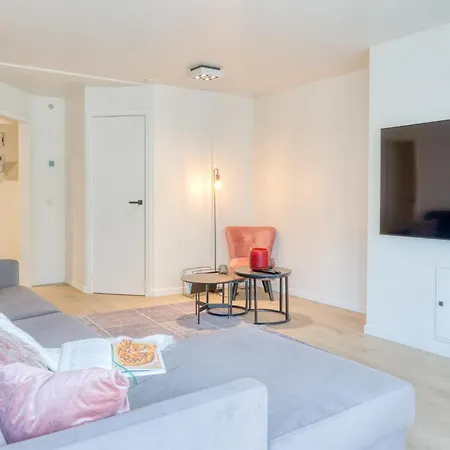 Bright & Stylish For 4 In